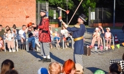 Magia teatru na dziedzińcu Zamku Piastowskiego. Teatr Jednej Miny porwał najmłodszych widzów (19)