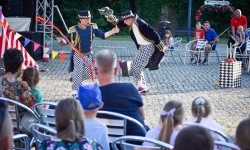 Magia teatru na dziedzińcu Zamku Piastowskiego. Teatr Jednej Miny porwał najmłodszych widzów (20)