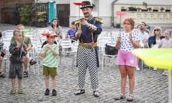 Magia teatru na dziedzińcu Zamku Piastowskiego. Teatr Jednej Miny porwał najmłodszych widzów (3)