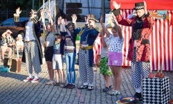 Magia teatru na dziedzińcu Zamku Piastowskiego. Teatr Jednej Miny porwał najmłodszych widzów (6)