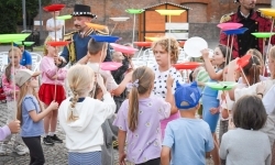 Magia teatru na dziedzińcu Zamku Piastowskiego. Teatr Jednej Miny porwał najmłodszych widzów (4)