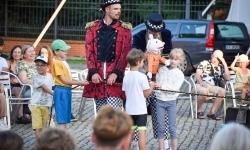 Magia teatru na dziedzińcu Zamku Piastowskiego. Teatr Jednej Miny porwał najmłodszych widzów (20)