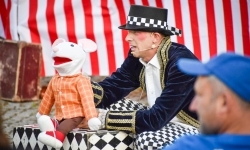 Magia teatru na dziedzińcu Zamku Piastowskiego. Teatr Jednej Miny porwał najmłodszych widzów (2)