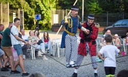 Magia teatru na dziedzińcu Zamku Piastowskiego. Teatr Jednej Miny porwał najmłodszych widzów (4)