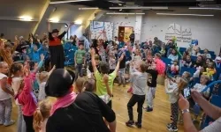 Cyrkowa magia mimo deszczu. Teatr Jednej Miny wystąpił na Zamku Piastowskim (7)