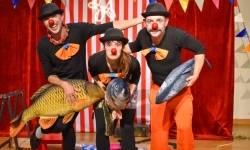 Cyrkowa magia mimo deszczu. Teatr Jednej Miny wystąpił na Zamku Piastowskim (9)