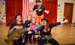 Cyrkowa magia mimo deszczu. Teatr Jednej Miny wystąpił na Zamku Piastowskim (11)
