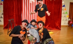 Cyrkowa magia mimo deszczu. Teatr Jednej Miny wystąpił na Zamku Piastowskim (14)