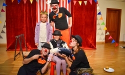 Cyrkowa magia mimo deszczu. Teatr Jednej Miny wystąpił na Zamku Piastowskim (20)