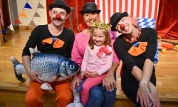 Cyrkowa magia mimo deszczu. Teatr Jednej Miny wystąpił na Zamku Piastowskim (1)