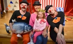 Cyrkowa magia mimo deszczu. Teatr Jednej Miny wystąpił na Zamku Piastowskim (1)