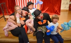 Cyrkowa magia mimo deszczu. Teatr Jednej Miny wystąpił na Zamku Piastowskim (2)