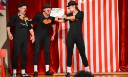 Cyrkowa magia mimo deszczu. Teatr Jednej Miny wystąpił na Zamku Piastowskim (2)
