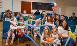 Cyrkowa magia mimo deszczu. Teatr Jednej Miny wystąpił na Zamku Piastowskim (11)