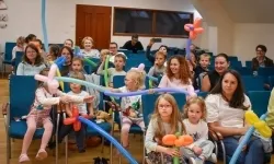 Cyrkowa magia mimo deszczu. Teatr Jednej Miny wystąpił na Zamku Piastowskim (11)