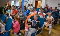 Cyrkowa magia mimo deszczu. Teatr Jednej Miny wystąpił na Zamku Piastowskim (12)