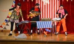 Cyrkowa magia mimo deszczu. Teatr Jednej Miny wystąpił na Zamku Piastowskim (18)