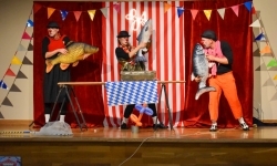 Cyrkowa magia mimo deszczu. Teatr Jednej Miny wystąpił na Zamku Piastowskim (19)