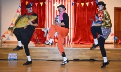 Cyrkowa magia mimo deszczu. Teatr Jednej Miny wystąpił na Zamku Piastowskim (1)