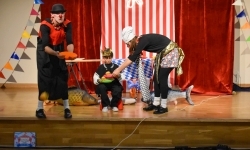 Cyrkowa magia mimo deszczu. Teatr Jednej Miny wystąpił na Zamku Piastowskim (3)