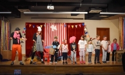 Cyrkowa magia mimo deszczu. Teatr Jednej Miny wystąpił na Zamku Piastowskim (5)