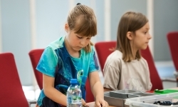 Ciocia od Klocków na Zamku Piastowskim. Warsztaty LEGO w ramach Wakacji w powiecie (17)