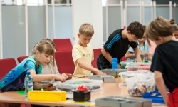 Ciocia od Klocków na Zamku Piastowskim. Warsztaty LEGO w ramach Wakacji w powiecie (18)