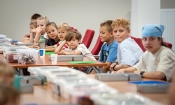 Ciocia od Klocków na Zamku Piastowskim. Warsztaty LEGO w ramach Wakacji w powiecie (1)