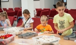 Ciocia od Klocków na Zamku Piastowskim. Warsztaty LEGO w ramach Wakacji w powiecie (20)