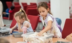 Ciocia od Klocków na Zamku Piastowskim. Warsztaty LEGO w ramach Wakacji w powiecie (1)