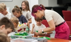 Ciocia od Klocków na Zamku Piastowskim. Warsztaty LEGO w ramach Wakacji w powiecie (4)