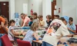 Ciocia od Klocków na Zamku Piastowskim. Warsztaty LEGO w ramach Wakacji w powiecie (8)
