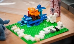 Ciocia od Klocków na Zamku Piastowskim. Warsztaty LEGO w ramach Wakacji w powiecie (13)