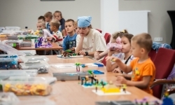 Ciocia od Klocków na Zamku Piastowskim. Warsztaty LEGO w ramach Wakacji w powiecie (16)