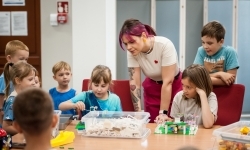 Ciocia od Klocków na Zamku Piastowskim. Warsztaty LEGO w ramach Wakacji w powiecie (18)
