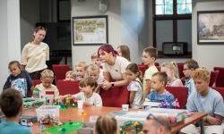 Ciocia od Klocków na Zamku Piastowskim. Warsztaty LEGO w ramach Wakacji w powiecie (6)