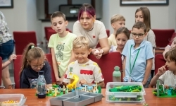 Ciocia od Klocków na Zamku Piastowskim. Warsztaty LEGO w ramach Wakacji w powiecie (9)