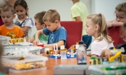 Ciocia od Klocków na Zamku Piastowskim. Warsztaty LEGO w ramach Wakacji w powiecie (12)