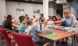 Ciocia od Klocków na Zamku Piastowskim. Warsztaty LEGO w ramach Wakacji w powiecie (16)