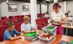 Ciocia od Klocków na Zamku Piastowskim. Warsztaty LEGO w ramach Wakacji w powiecie (19)