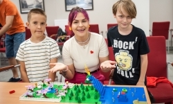 Ciocia od Klocków na Zamku Piastowskim. Warsztaty LEGO w ramach Wakacji w powiecie (19)