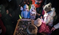 Zamkowa parada świętego Mikołaja przyciągnęła tłumy. W niedzielę wystąpi TOBY (1)