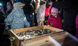 Zamkowa parada świętego Mikołaja przyciągnęła tłumy. W niedzielę wystąpi TOBY (3)