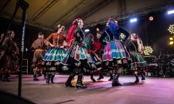 Zamkowa parada świętego Mikołaja przyciągnęła tłumy. W niedzielę wystąpi TOBY (10)