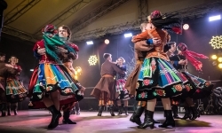 Zamkowa parada świętego Mikołaja przyciągnęła tłumy. W niedzielę wystąpi TOBY (14)