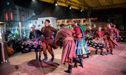 Zamkowa parada świętego Mikołaja przyciągnęła tłumy. W niedzielę wystąpi TOBY (15)