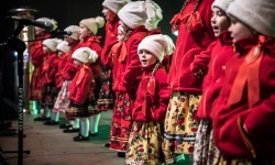 Zamkowa parada świętego Mikołaja przyciągnęła tłumy. W niedzielę wystąpi TOBY (3)