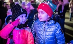 Zamkowa parada świętego Mikołaja przyciągnęła tłumy. W niedzielę wystąpi TOBY (11)