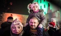 Zamkowa parada świętego Mikołaja przyciągnęła tłumy. W niedzielę wystąpi TOBY (12)