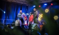 Zamkowa parada świętego Mikołaja przyciągnęła tłumy. W niedzielę wystąpi TOBY (16)